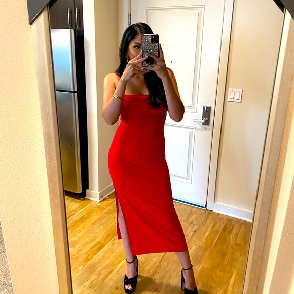 Hot red dress - Picture 2 of 4